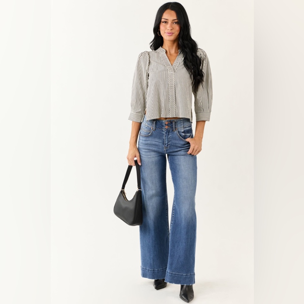 Entro Off White Railroad Stripe V Neck Half Sleeve Top - Picture 4 of 10